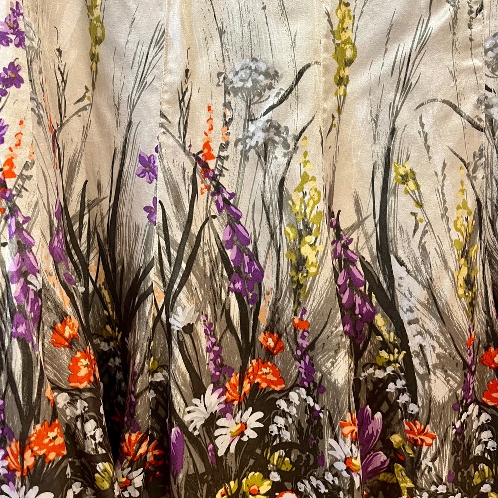 Chico's Silk blend Cream Floral A-Line Skirt, size 1, excellent pre-owned lovely - Picture 5 of 14